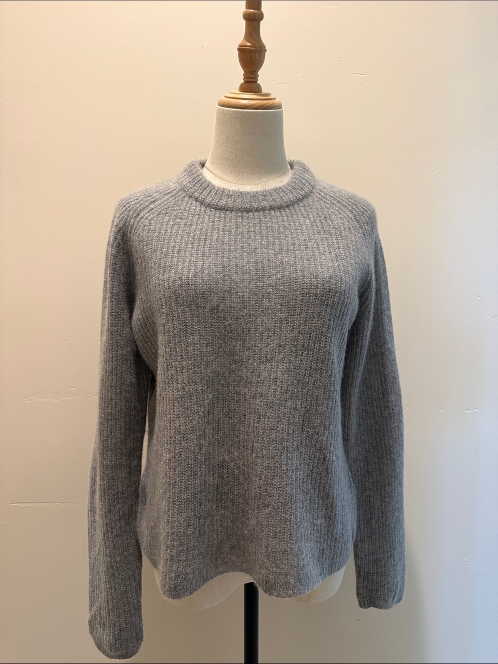 Quince heather gray 100% cashmere fisherman cable knit soft sweater